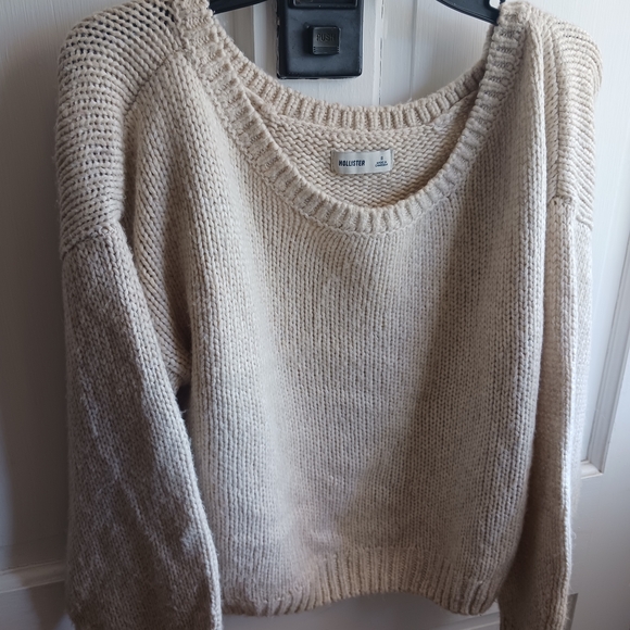 Hollister Cream Off The Shoulder Soft Knit Sweater Size Small - Picture 3 of 4